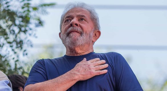 Lula completa 1 ano na cadeia à espera de recurso no STJ