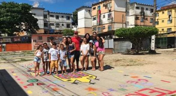 Projeto de extensão traz cor e alegria para calçadas da capital