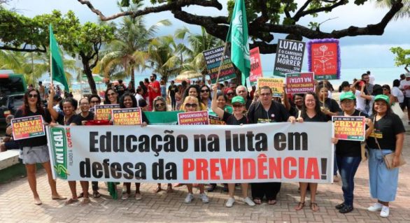 Educação faz greve geral contra reforma no dia 15 de maio