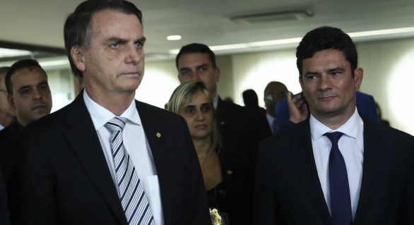 Bolsonaro muda versão e diz que não fez acordo com Moro para STF