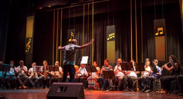 Aulas de música no Cenarte vêm mudando a vida de alunos cegos