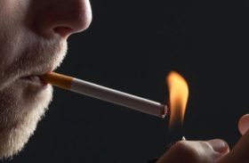 Brasil teve queda significativa no número de fumantes, diz secretária