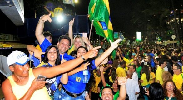 Pesquisa traça perfil de manifestantes pró-Bolsonaro em Maceió