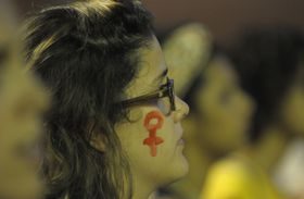 Publicada lei que garante mais proteção à mulher vítima de violência
