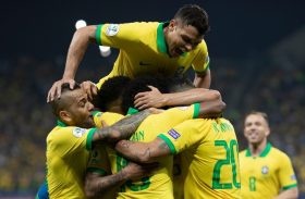 Brasil vence Paraguai e se classifica para semifinais