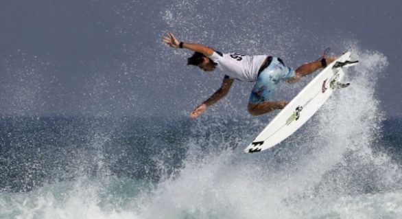 Onze brasileiros passam para 3ª fase do mundial de surfe