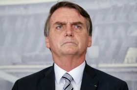 Celular de Bolsonaro foi alvo da ação de hackers, afirma ministério