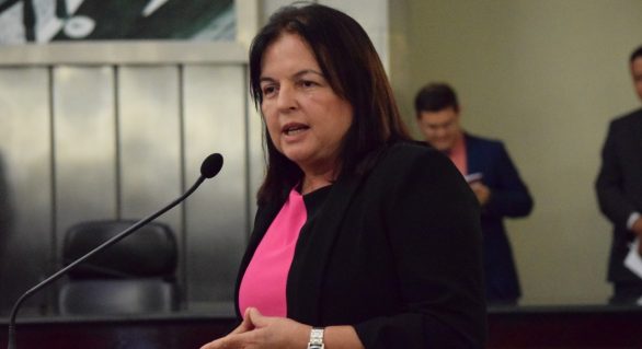 Fátima Canuto quer proibir a utilização de sacolas plásticas em Alagoas