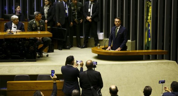 Bolsonaro diz que Brasil precisa de “quimioterapia”