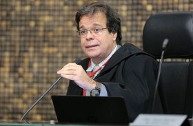 Presidente do TJ determina retorno imediato de Gilberto Gonçalves à prefeitura de Rio Largo