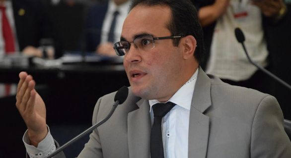 Deputado Davi Maia critica forma de gestão do governador Renan Filho