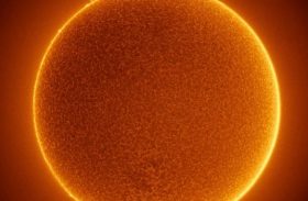 Foto do Sol com Estação Espacial é mostrada pela NASA