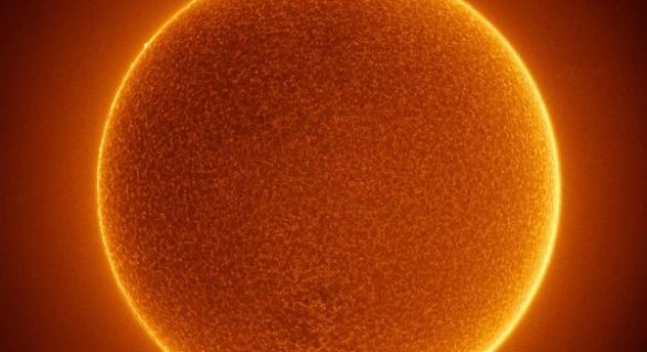 Foto do Sol com Estação Espacial é mostrada pela NASA
