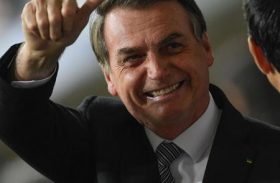 Bolsonaro requisita decisão correta a deputados sobre decreto de armas