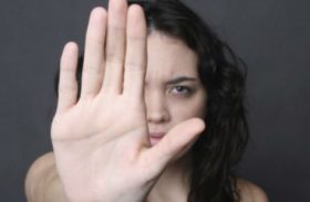 Campanha do MPE alerta sobre os 10 principais sinais de um relacionamento abusivo
