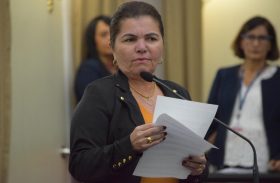 Deputado sai em defesa de Ângela Garrote após boicote do prefeito de Palmeira dos Índios