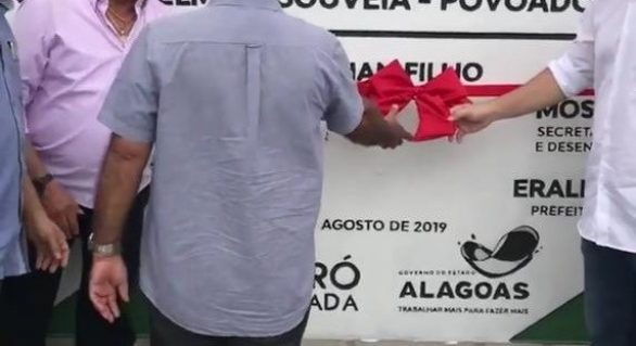Inimigos políticos ficam cara a cara durante inauguração em Delmiro Gouveia