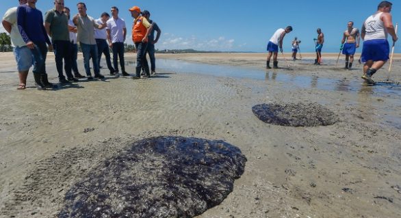 GTA lança nota sobre situação do óleo nas praias de Alagoas