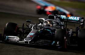 Hamilton quebra jejum e larga entre 3 primeiros na última corrida de 2019
