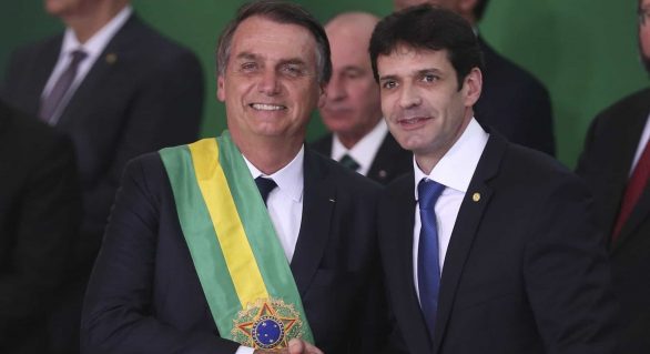 Com ministro denunciado, Bolsonaro diz que acabou com corrupção