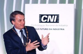 Bolsonaro defende plantação de cana na Amazônia e volta a atacar Greta