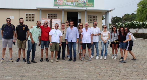 Empresários italianos visitam parque fabril de Pindorama