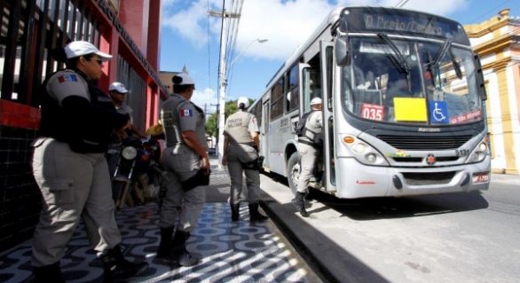Assaltos a ônibus na capital caem 50% em janeiro