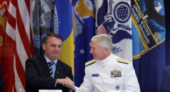 Brasil assina acordo militar com EUA