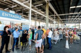 Decreto municipal limita acesso a supermercados e comércios