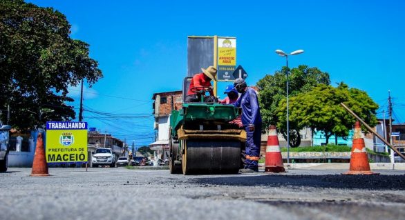 Ruas de Maceió passam por manutenção de vias e drenagem