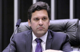 Novo líder do MDB, Isnaldo Bulhões pode “dificultar” eleição de Arthur Lira