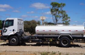 Codevasf entrega caminhões-pipa e retroescavadeiras a 11 municípios nesta sexta-feira