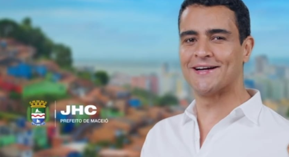MP leva 3 meses para mandar prefeitura de Maceió tirar propaganda irregular do ar