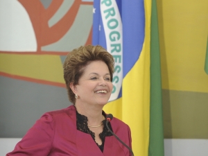 Para Dilma, leilão de aeroportos foi “muito além da expectativa”