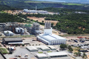 Produção industrial em abril cai pelo segundo mês consecutivo, aponta IBGE