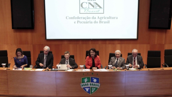 CNA aponta desafios da agropecuária para 2014