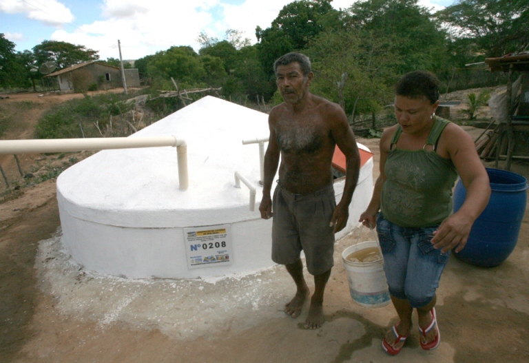 Monteirópolis recebe 300 cisternas do programa Água para Todos