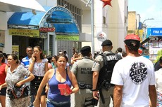 Policiamento garante segurança aos consumidores no Centro de Maceió