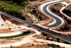 Delmiro Gouveia define construção de adutoras no Canal do Sertão