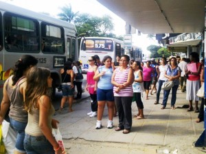 Paralisação deixa cerca de 10 mil pessoas sem ônibus em Maceió