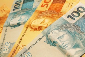 Economia brasileira iniciou o ano em alta, conforme dados da Serasa