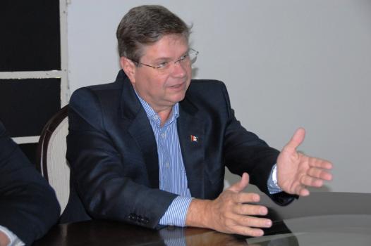 Alexandre Toledo avisa que é candidato a governador pelo PSB e quer apoio de Téo Vilela