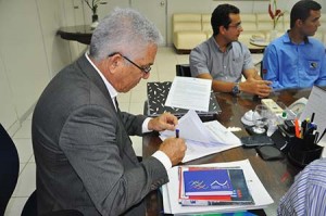 Ufal assina contrato para construção de subestação