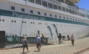 Navio caribenho é atração no Porto de Maceió