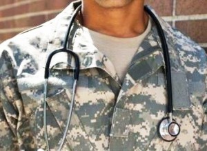 Câmara aprova PEC que permite a médicos militares atuarem no SUS