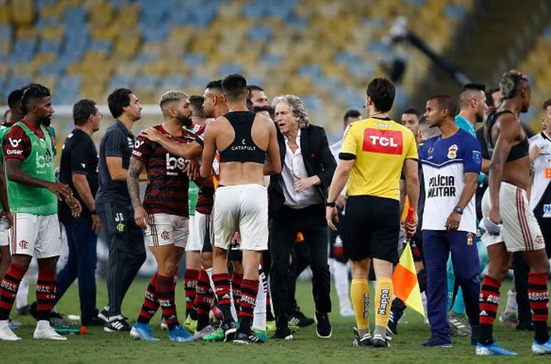 Flamengo entra com representação contra dirigente vascaíno