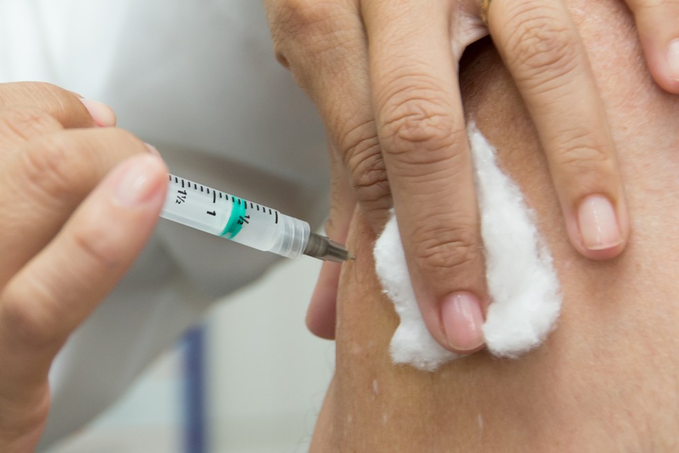 Prefeitura de Marechal inicia vacinação contra a gripe em idosos, grupo de risco da Covid-19