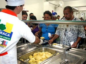 Funcionários do Restaurante Popular de Arapiraca passam por treinamento