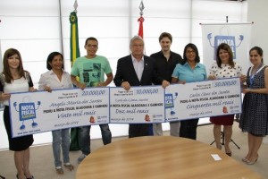 Governador entrega prêmios a ganhadores do Nota Fiscal Alagoana