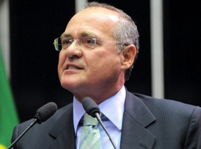 Renan decide instalar CPI da Petrobras no Senado no dia 6